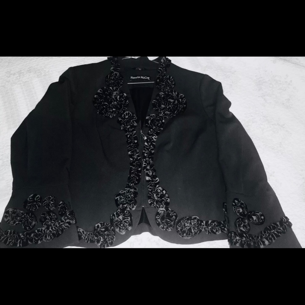 Pamela McCoy very Classy Jacket Zipper in Front